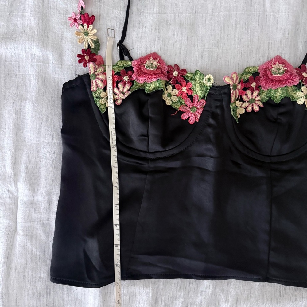 Princess Polly Enchante to Meet You Black Silk Top Size 6 - Picture 8 of 8